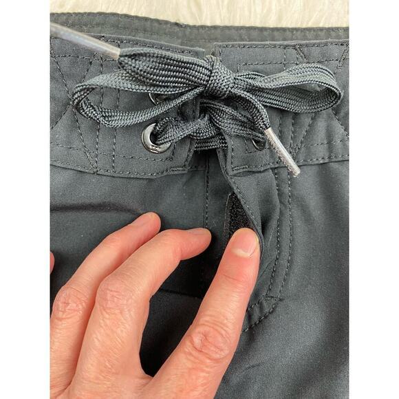 Billabong Women's Size 7 Black Unlined Board Shorts - Picture 2 of 7